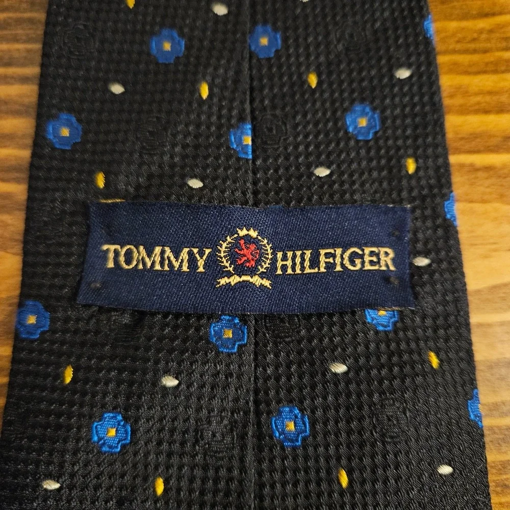 Tommy Hilfiger Silk Tie Bundle (2) Blue Geometric‎ & Black Floral Dot Pattern